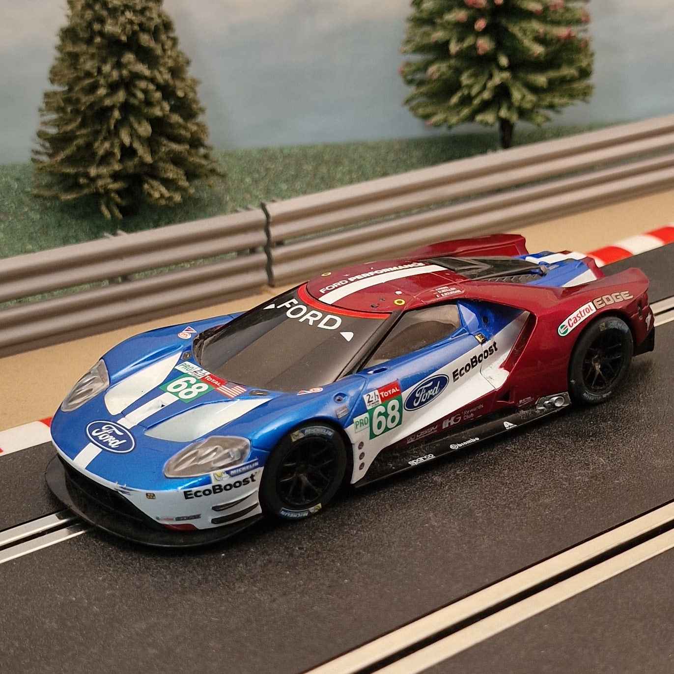 Scalextric Ford GT GTE Le Mans 2017 #68 *LIGHTS* #MS