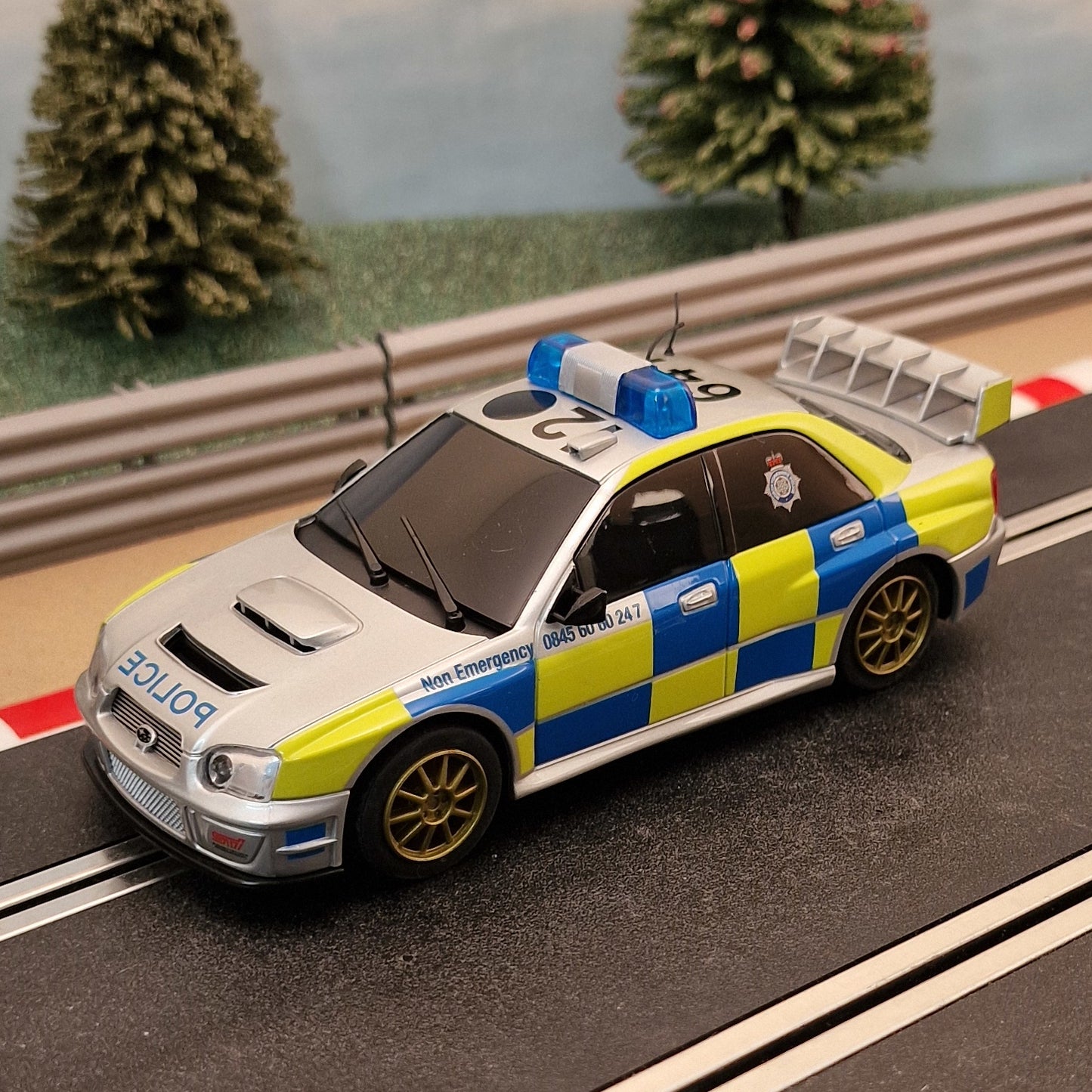 Scalextric C3068 Subaru Impreza Police Car *LIGHTS & SIREN*