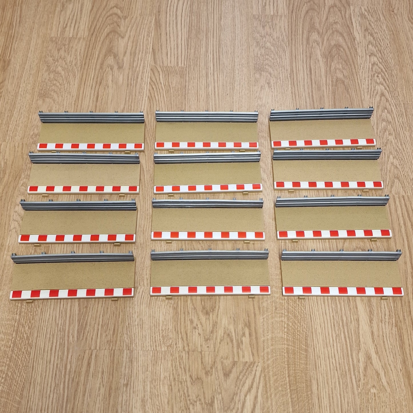 Scalextric C8223 Half Straight Borders 175mm & Barriers 'BA' x 12