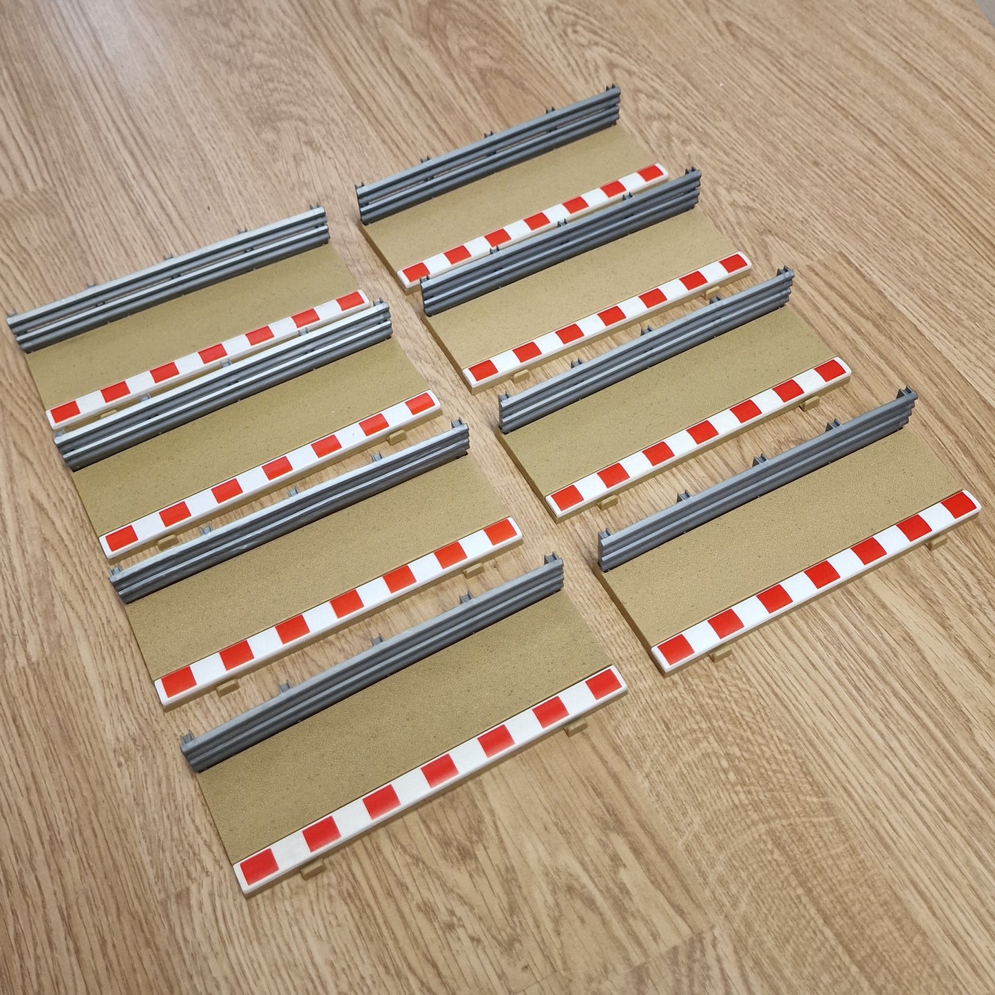 Scalextric C8223 Half Straight Borders 175mm & Barriers 'BA' x 8