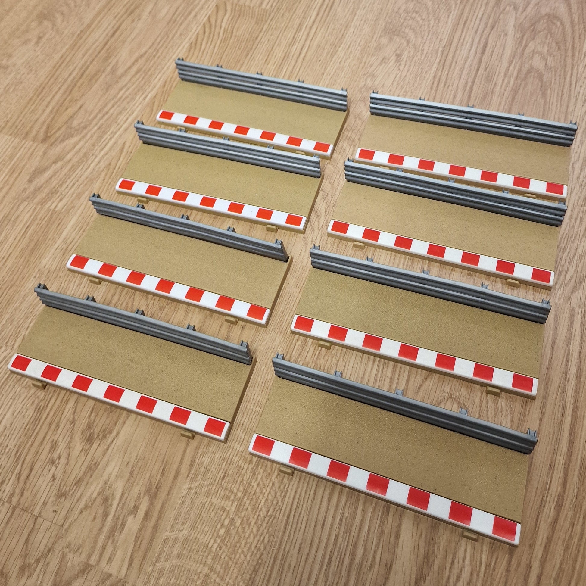 Scalextric C8223 Half Straight Borders 175mm & Barriers 'BA' x 8