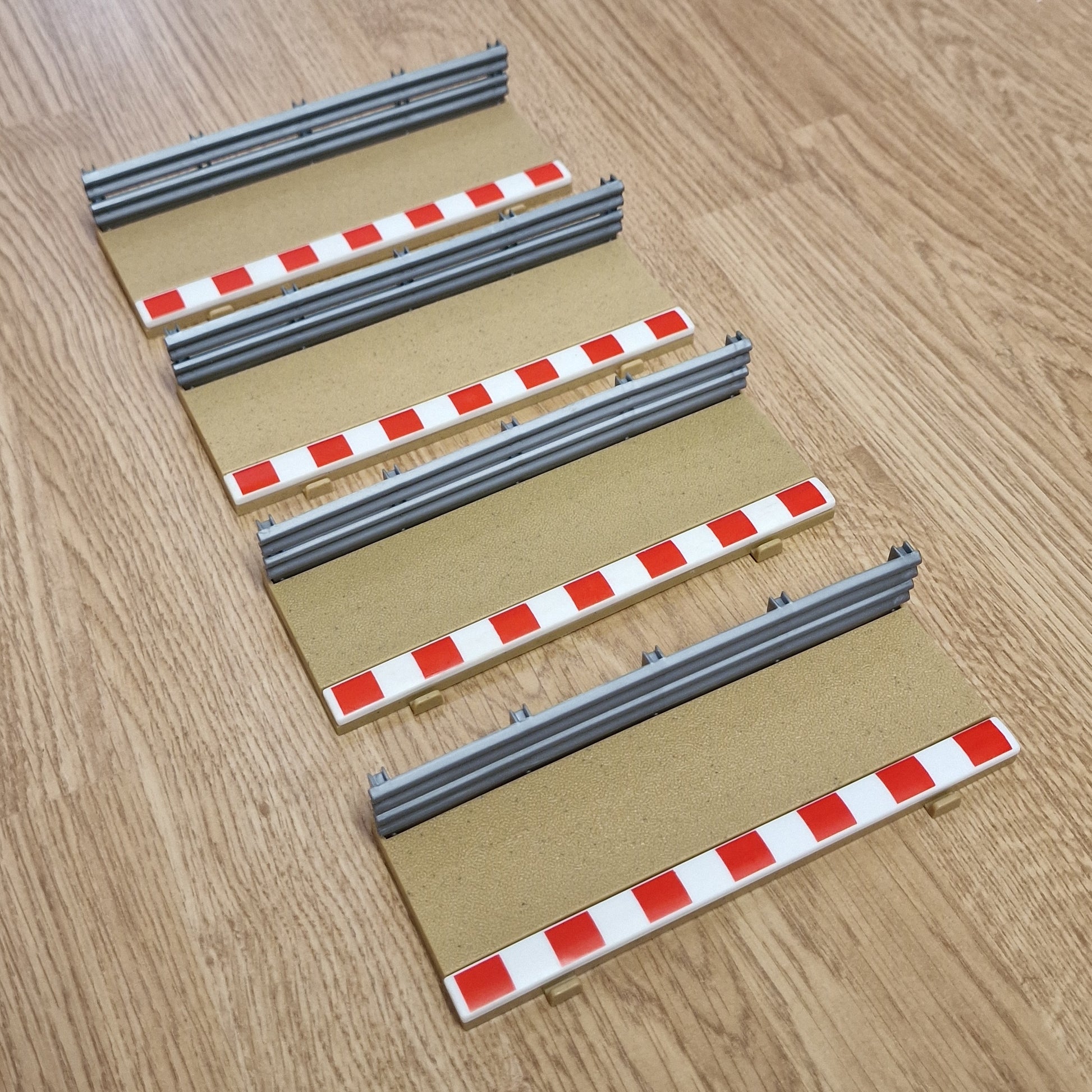 Scalextric C8223 Half Straight Borders 175mm & Barriers 'BA' x 4