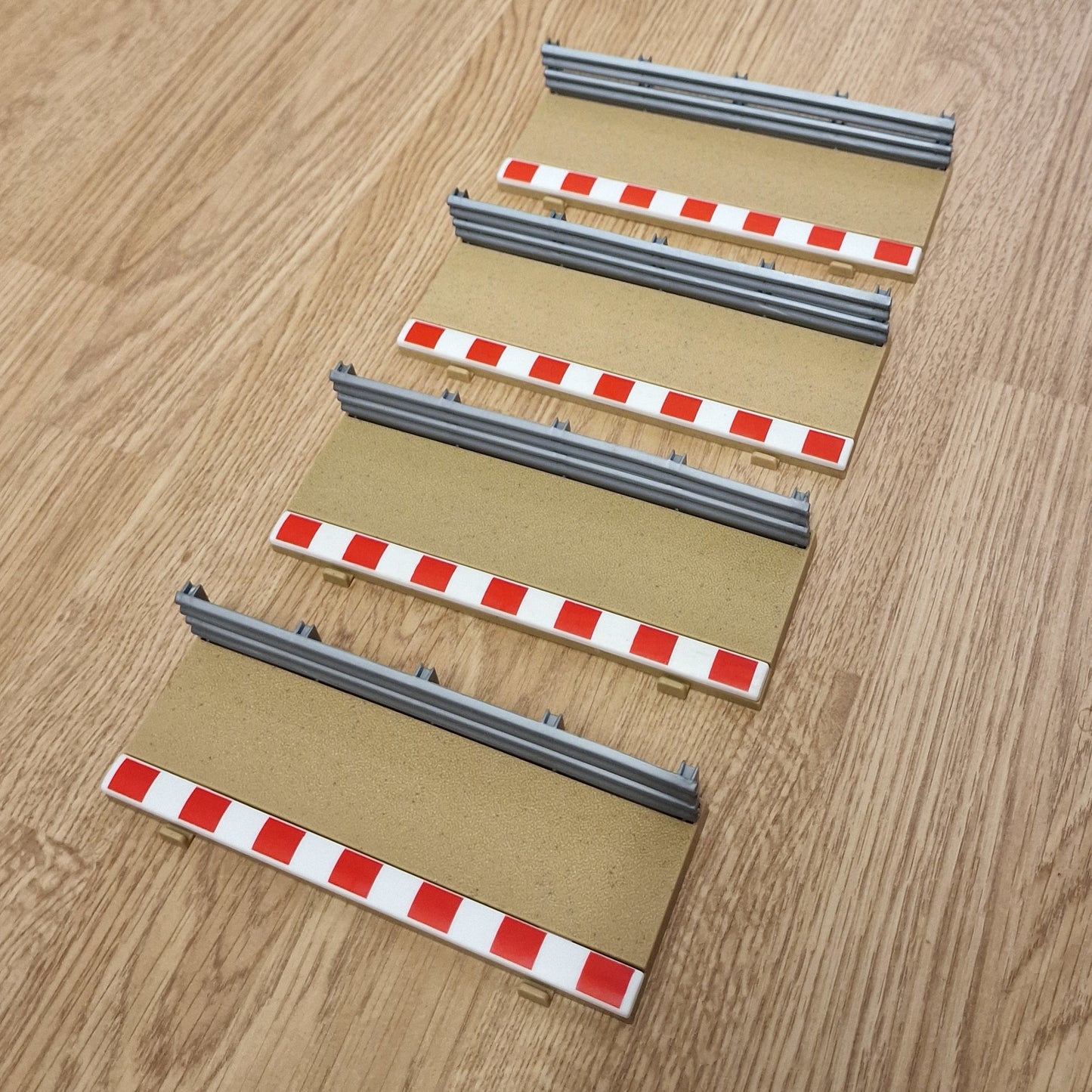 Scalextric C8223 Half Straight Borders 175mm & Barriers 'BA' x 4