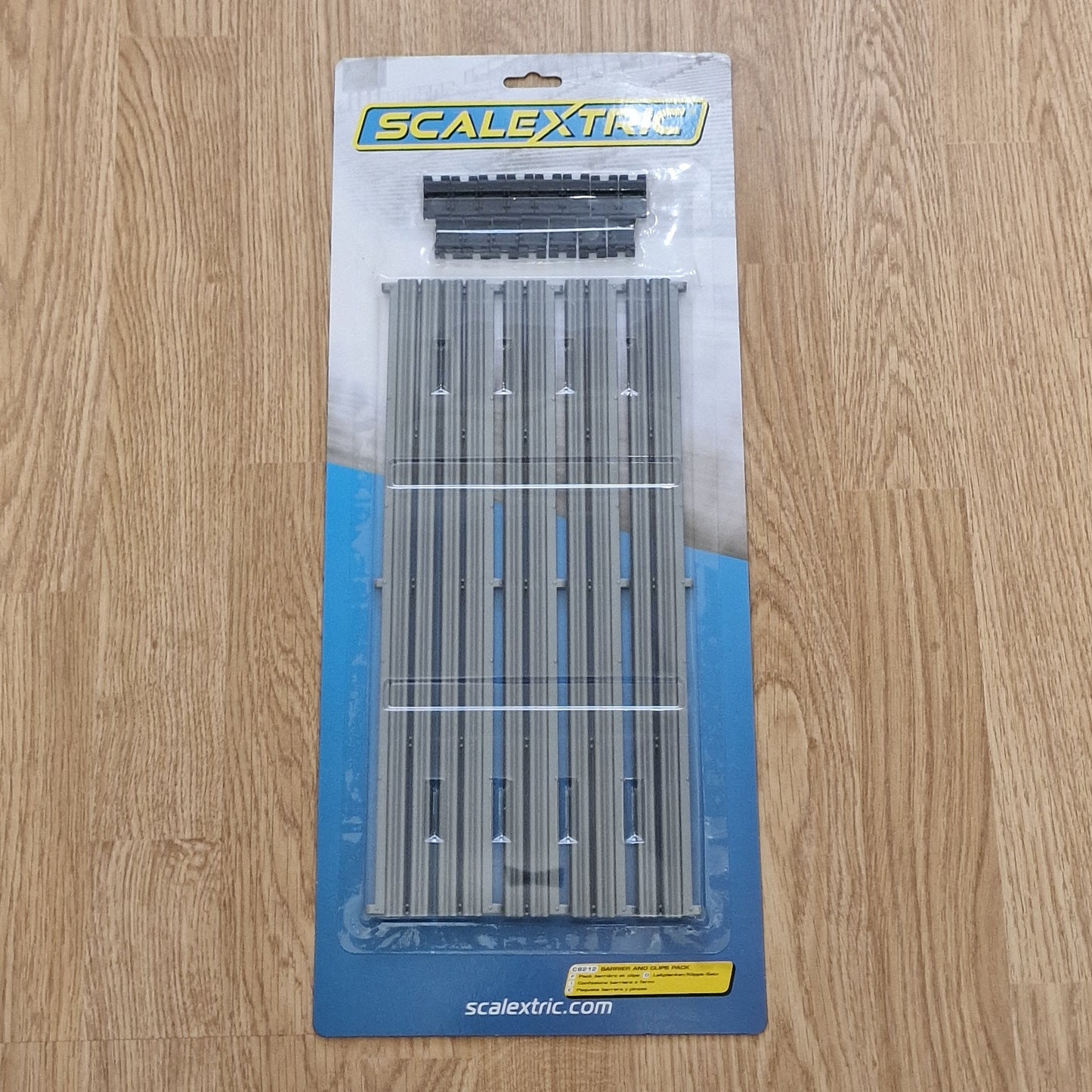 Scalextric 1:32 Pista Deportiva/Digital - C8212 Barreras Grises x 5 y Clips x 15
