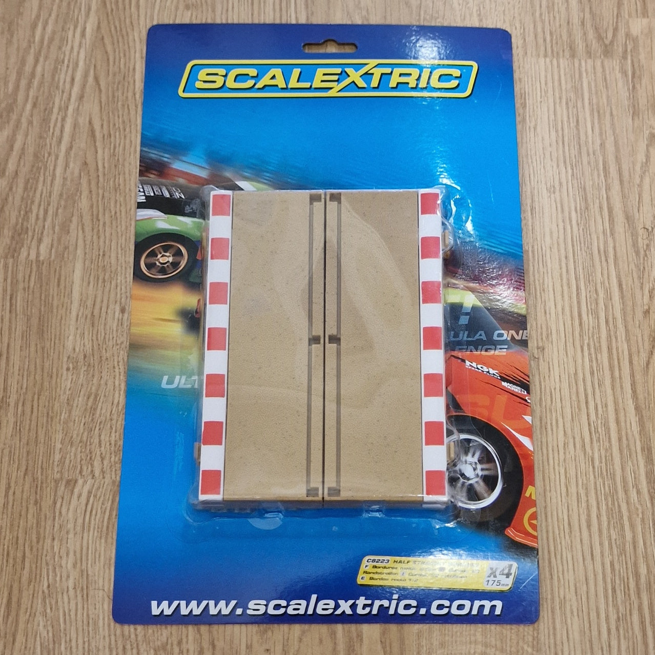 Scalextric C8223 Half Straight Borders 175mm & Barriers 'BA' x 4 NEW #Y