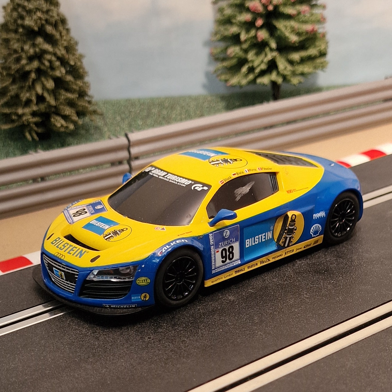 Scalextric C3045 Audi R8 LMS GT3 'Bilstein' #98 #WS