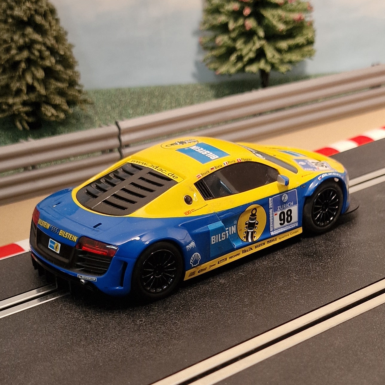 Scalextric C3045 Audi R8 LMS GT3 'Bilstein' #98 #WS