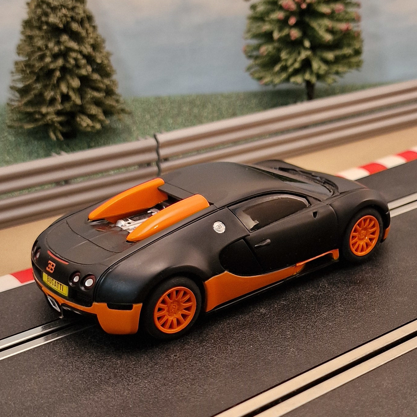 Scalextric C3661 Bugatti Veyron - Black & Orange #M