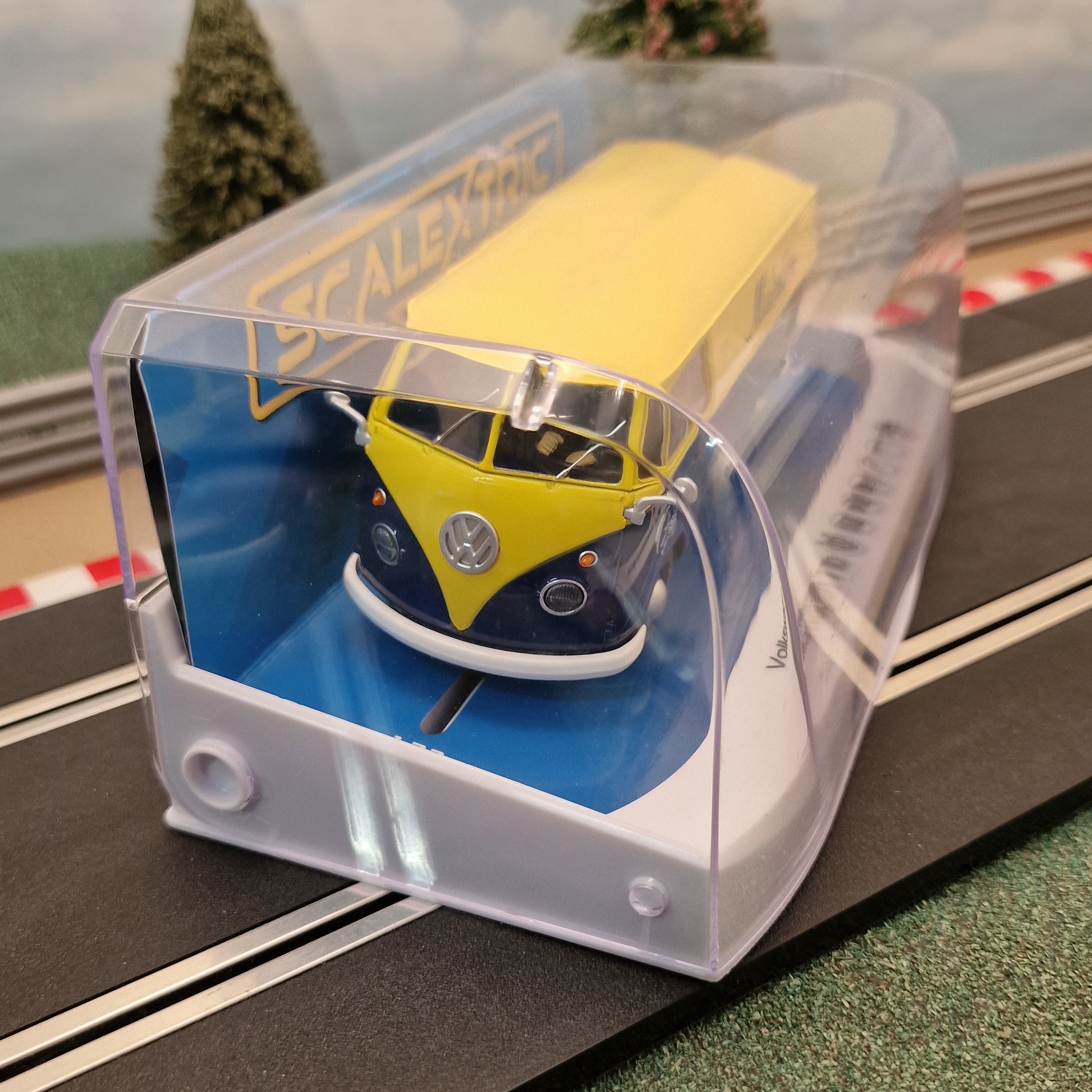 Scalextric C4357 Volkswagen T1b Michelin VW *LIGHTS* NEW