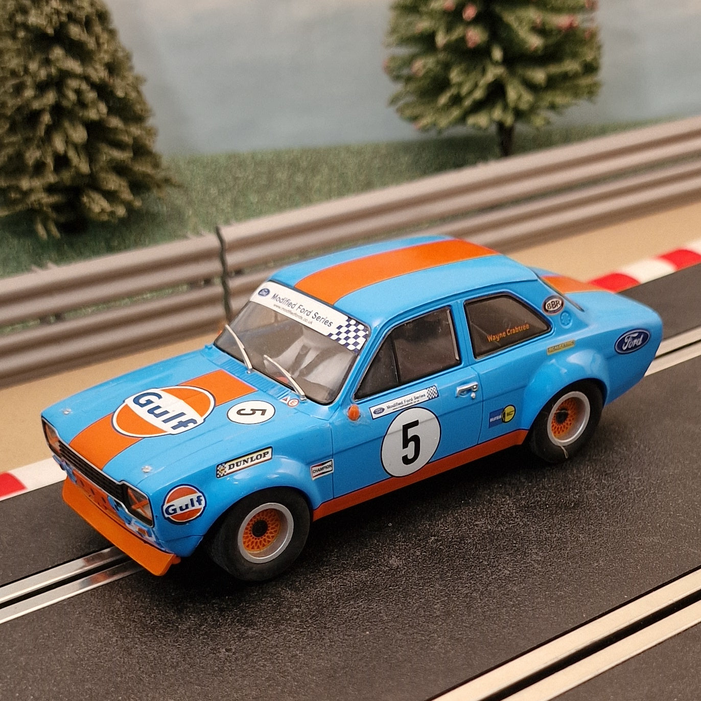 Scalextric C4530 Ford Escort MK1 – Crabtree Gulf Edition *LIGHTS*