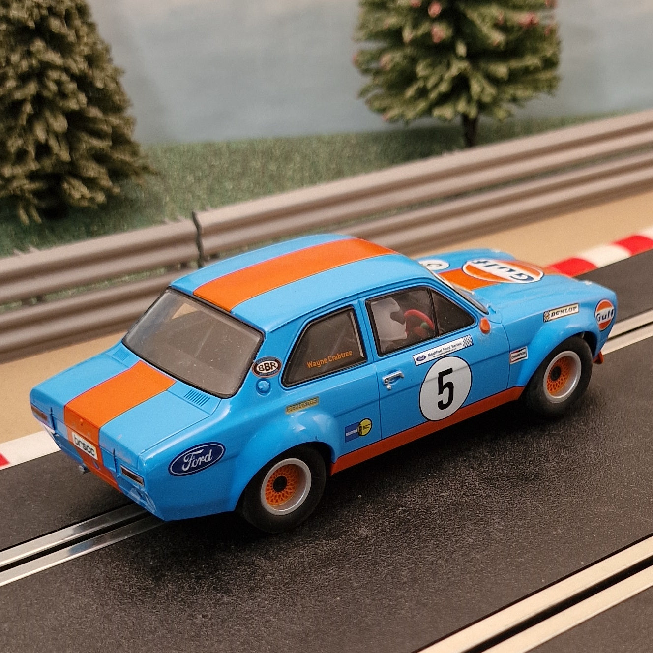 Scalextric C4530 Ford Escort MK1 – Crabtree Gulf Edition *LIGHTS*