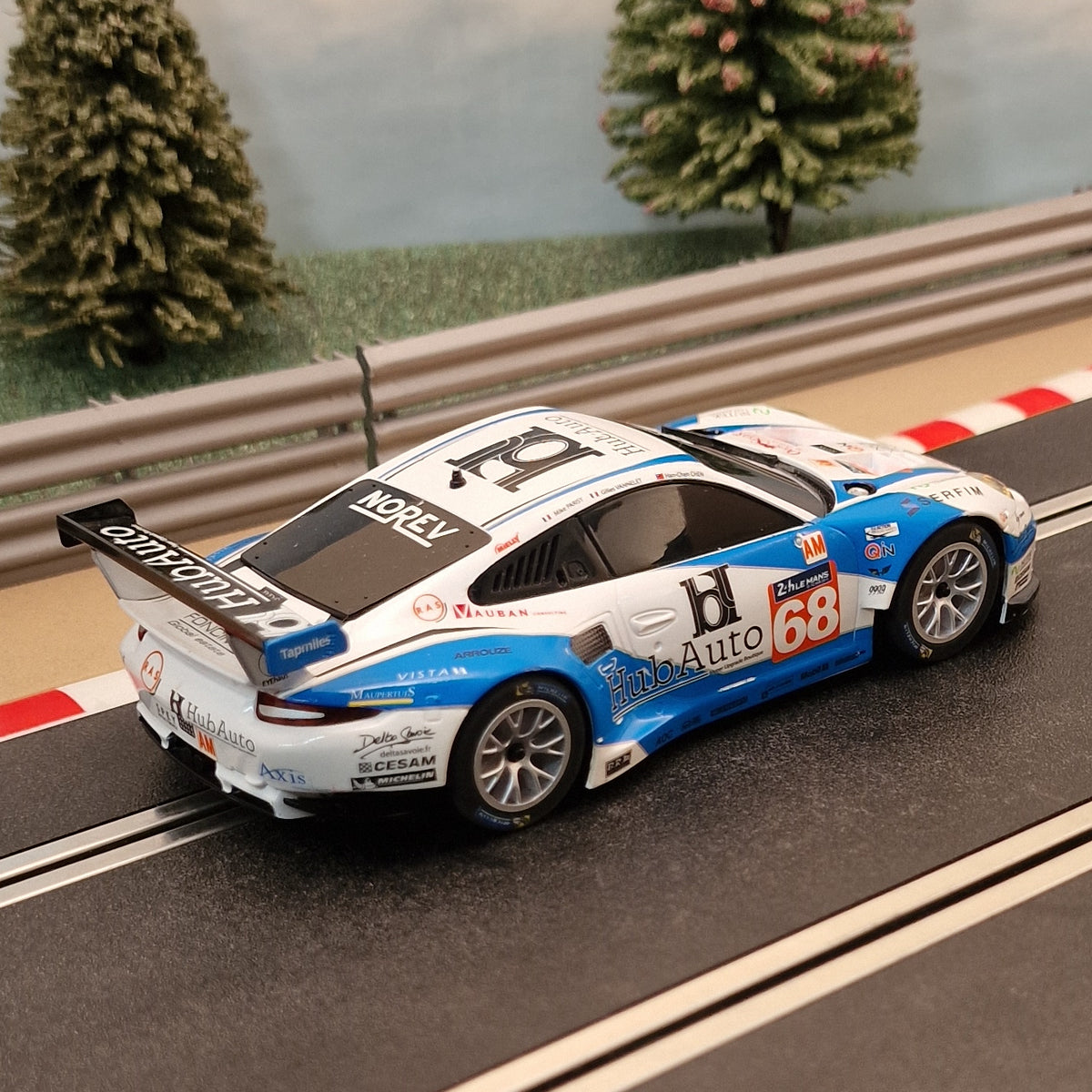 Scalextric ex C1359 Porsche 911 RSR Le Mans #68 *LIGHTS* #Q