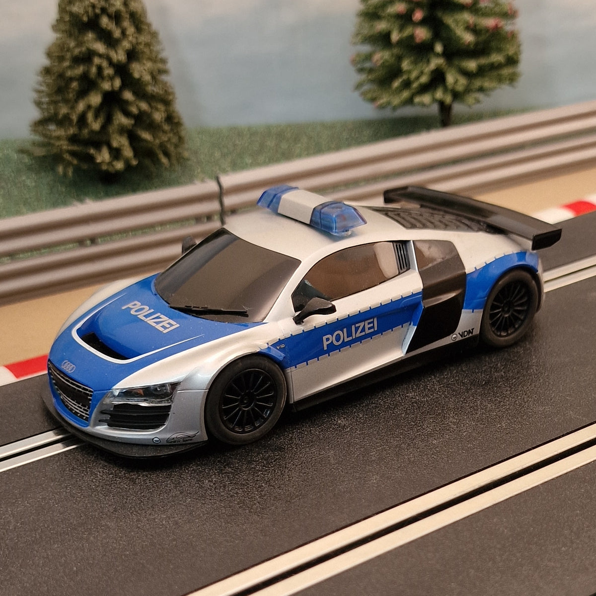 Scalextric C3374 Audi R8 Police Car Polizei *LIGHTS* #Q