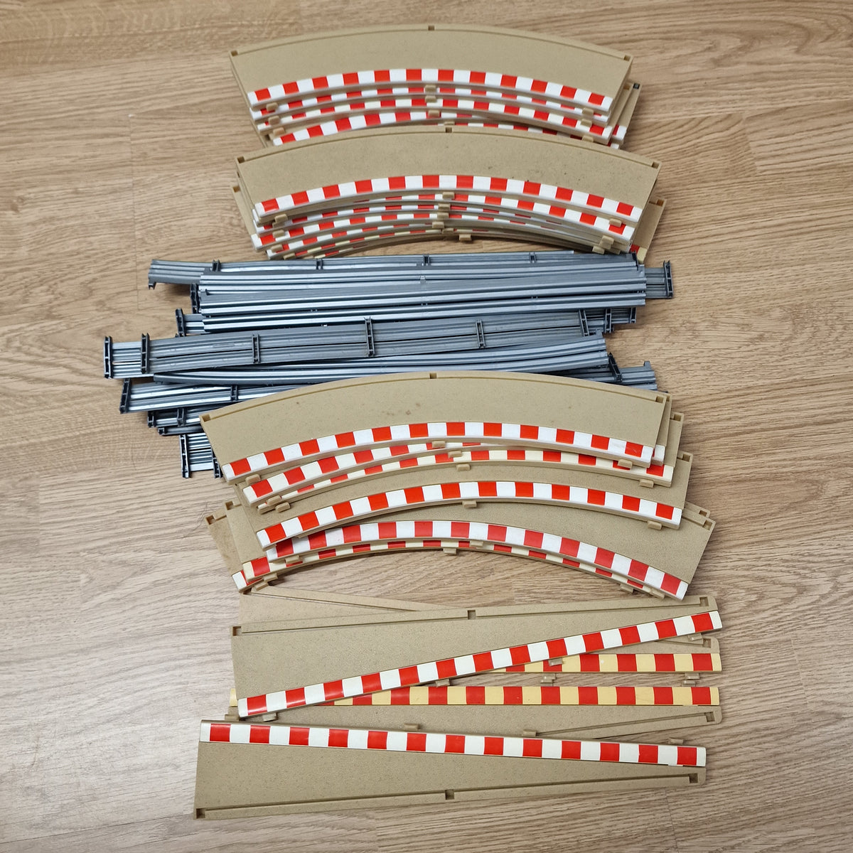 Scalextric Classic 1:32 Borders Barriers L7989 21 Standard Curves 4 Lead In #A