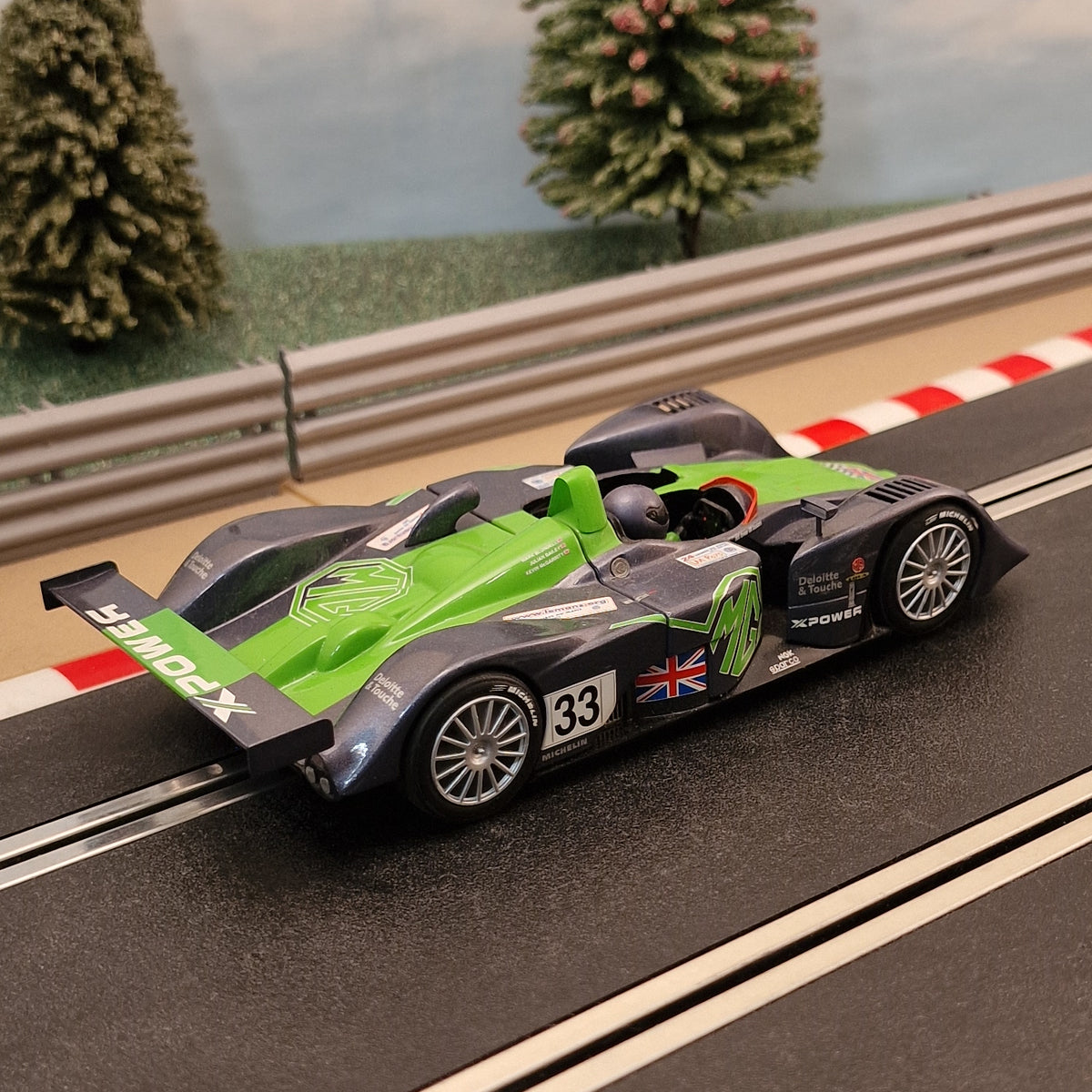Scalextric C2366 MG Lola EX257 Le Mans #33 *LIGHTS* #E