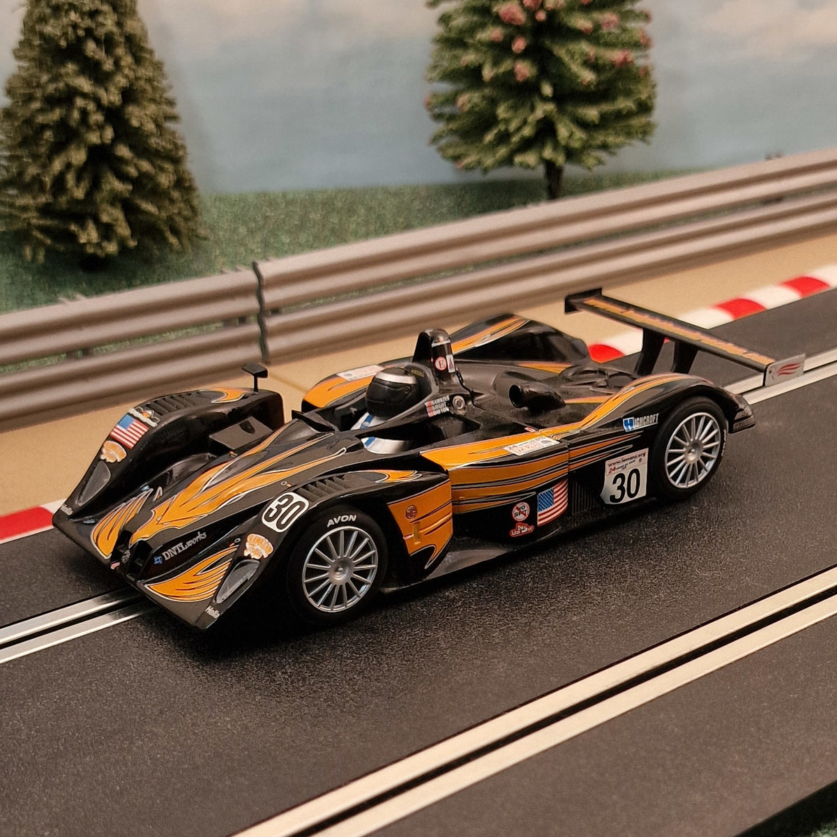 Scalextric C2367 MG Lola Knighthawk Le Mans #30 *LIGHTS* #E