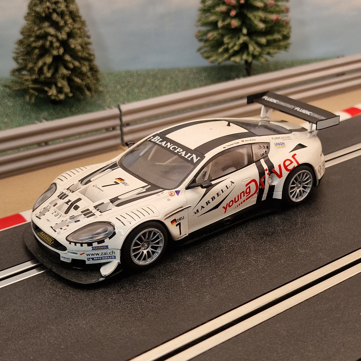 Scalextric C3293 Aston Martin DBR9 Young Driver #7 *LIGHTS* #W