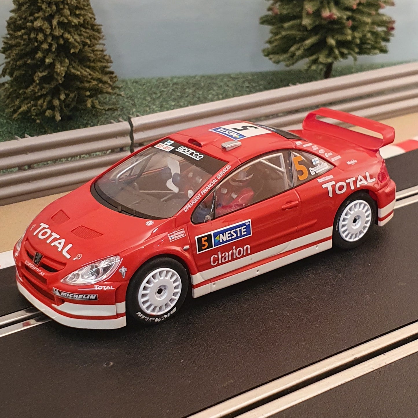Scalextric 1:32 Car - C2560 Red Peugeot 307 WRC #5 Gronholm *LIGHTS* #Q