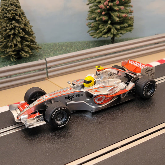 Coche digital Scalextric 1:32 - C2837D F1 Vodafone MP4-21 Lewis Hamilton #2 #E