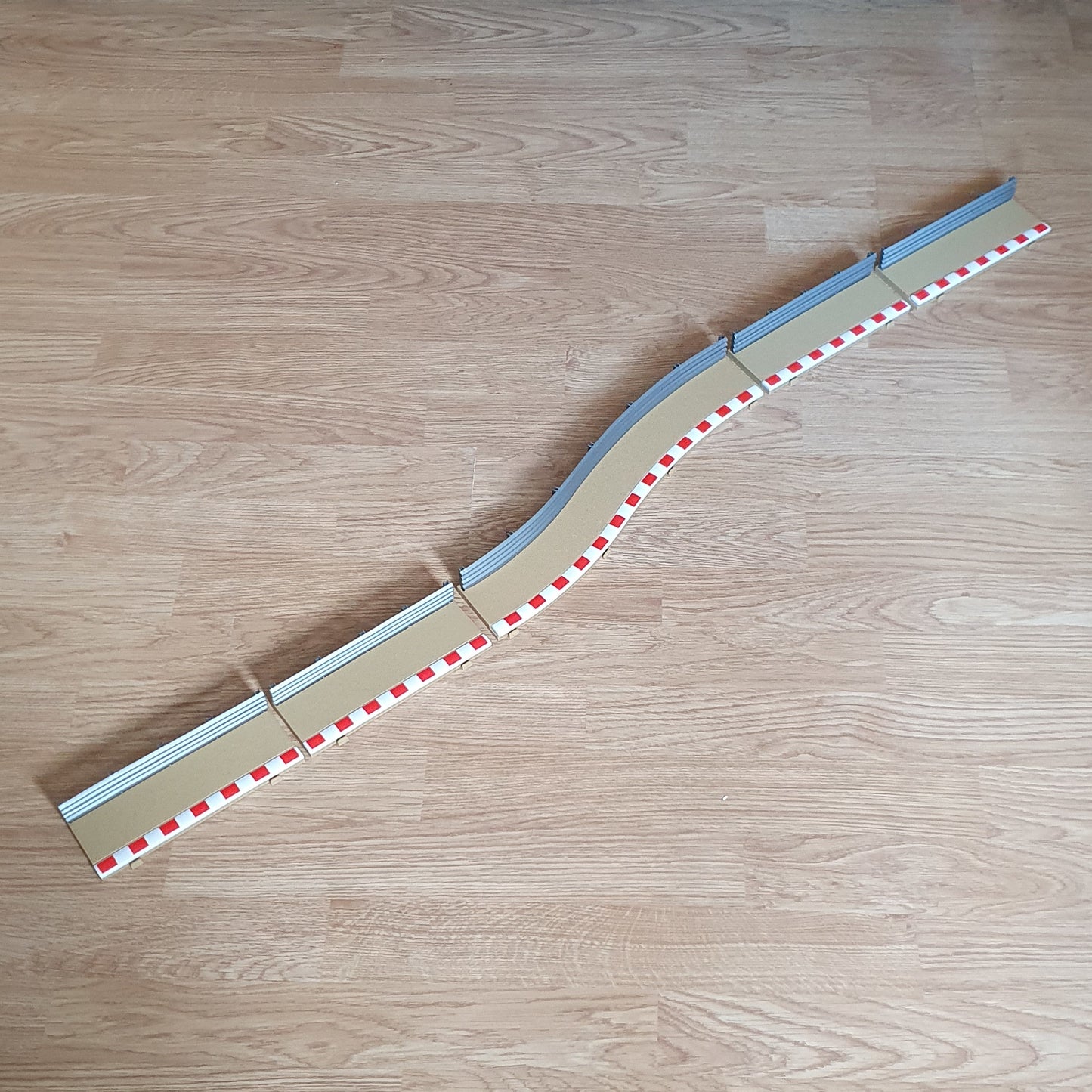 Scalextric 1:32 Track - Borders & Barriers for Pit Lane 'BT' & C8223 BA x 4