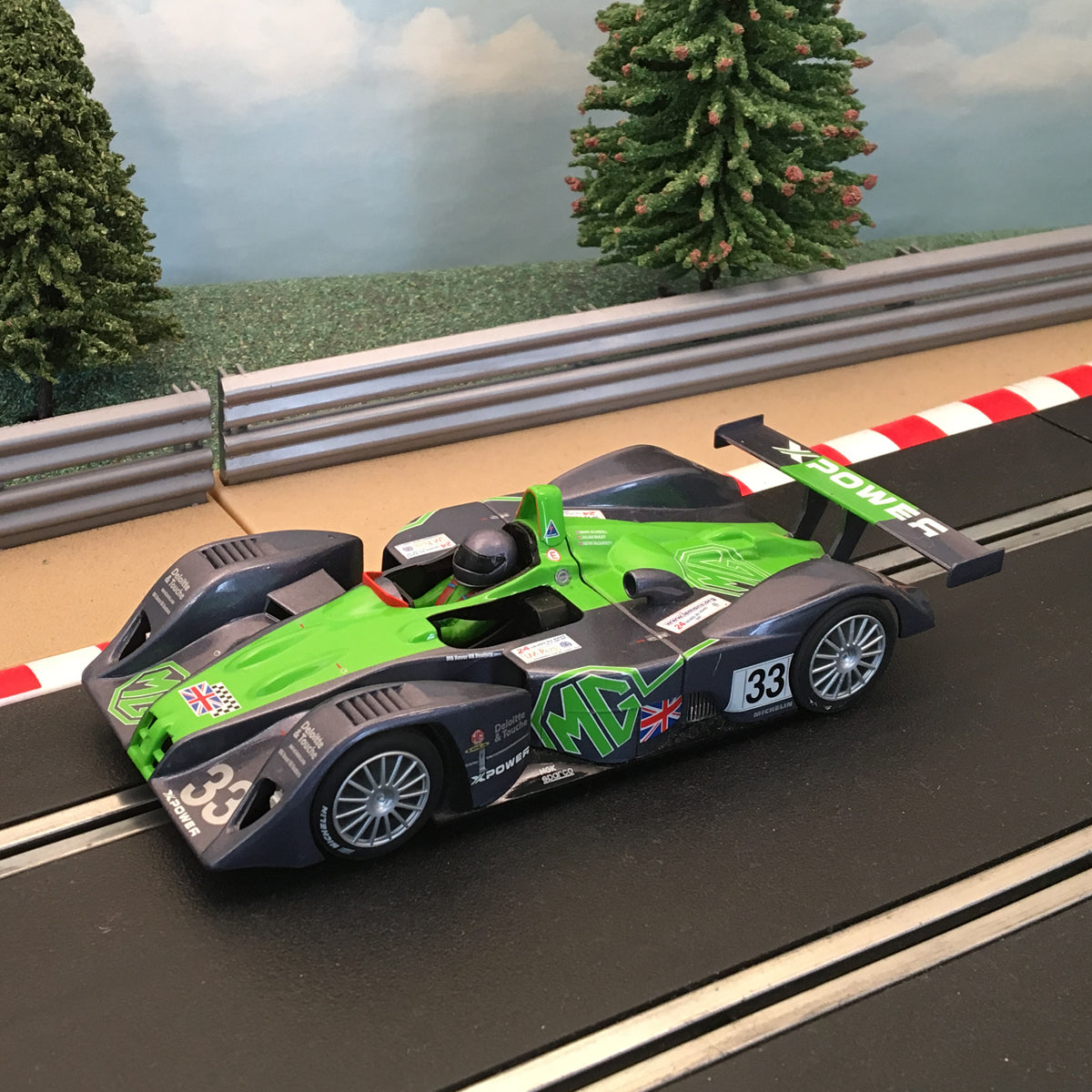 Coche Scalextric 1:32 - C2366 MG Lola Le Mans EX257 #33 *LUCES* #FM