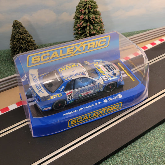 Scalextric 1:32 Digital Car - C2910 Nissan Skyline GTR Xanavi *LIGHTS* #22 +CASE