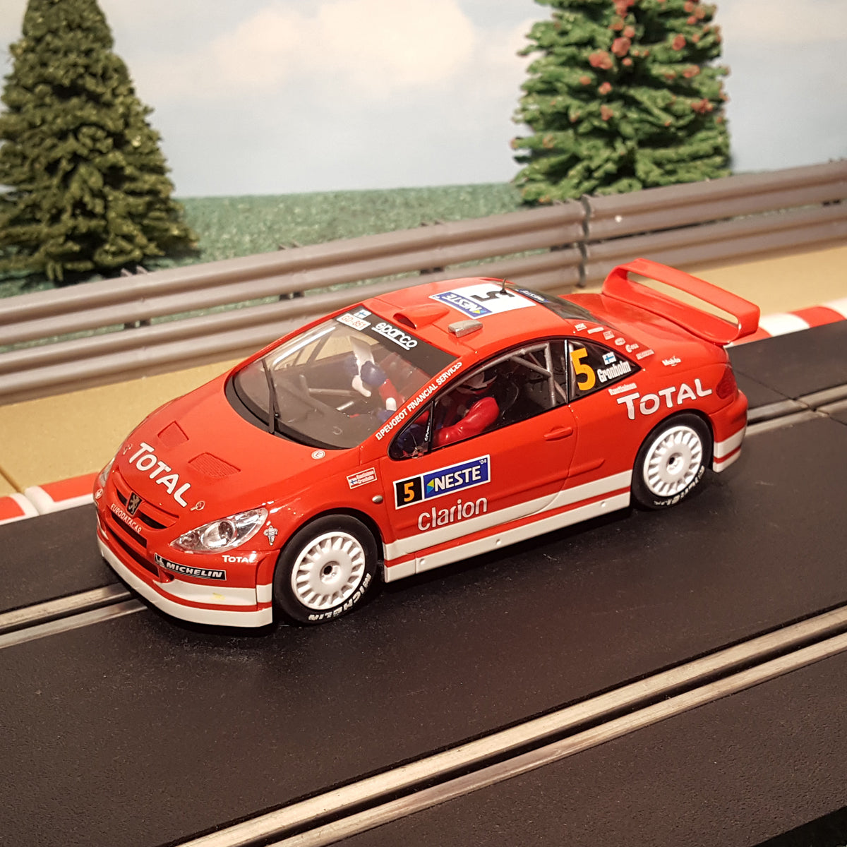 Coche Scalextric 1:32 - C2560 Rojo Peugeot 307 WRC #5 Gronholm#*LUCES* #M