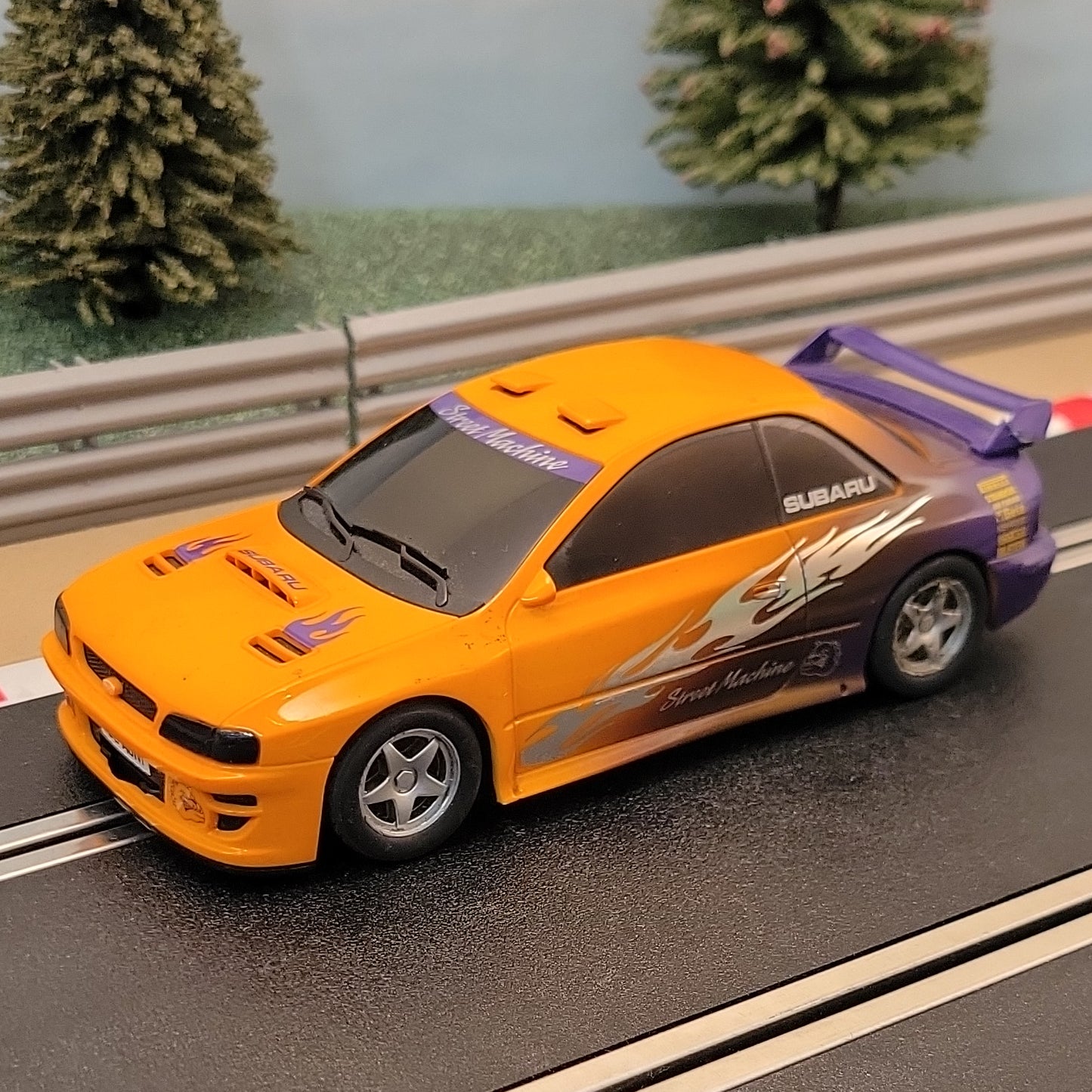 Coche Scalextric 1:32 - Naranja / Púrpura Subaru Impreza WRC Street Machine #C
