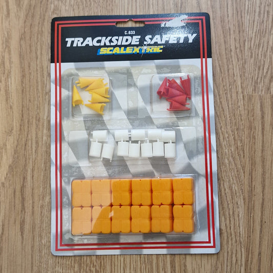 Scalextric 1:32 Obstacles - C633 Hay Bales, Cones, Oil Drums NEW