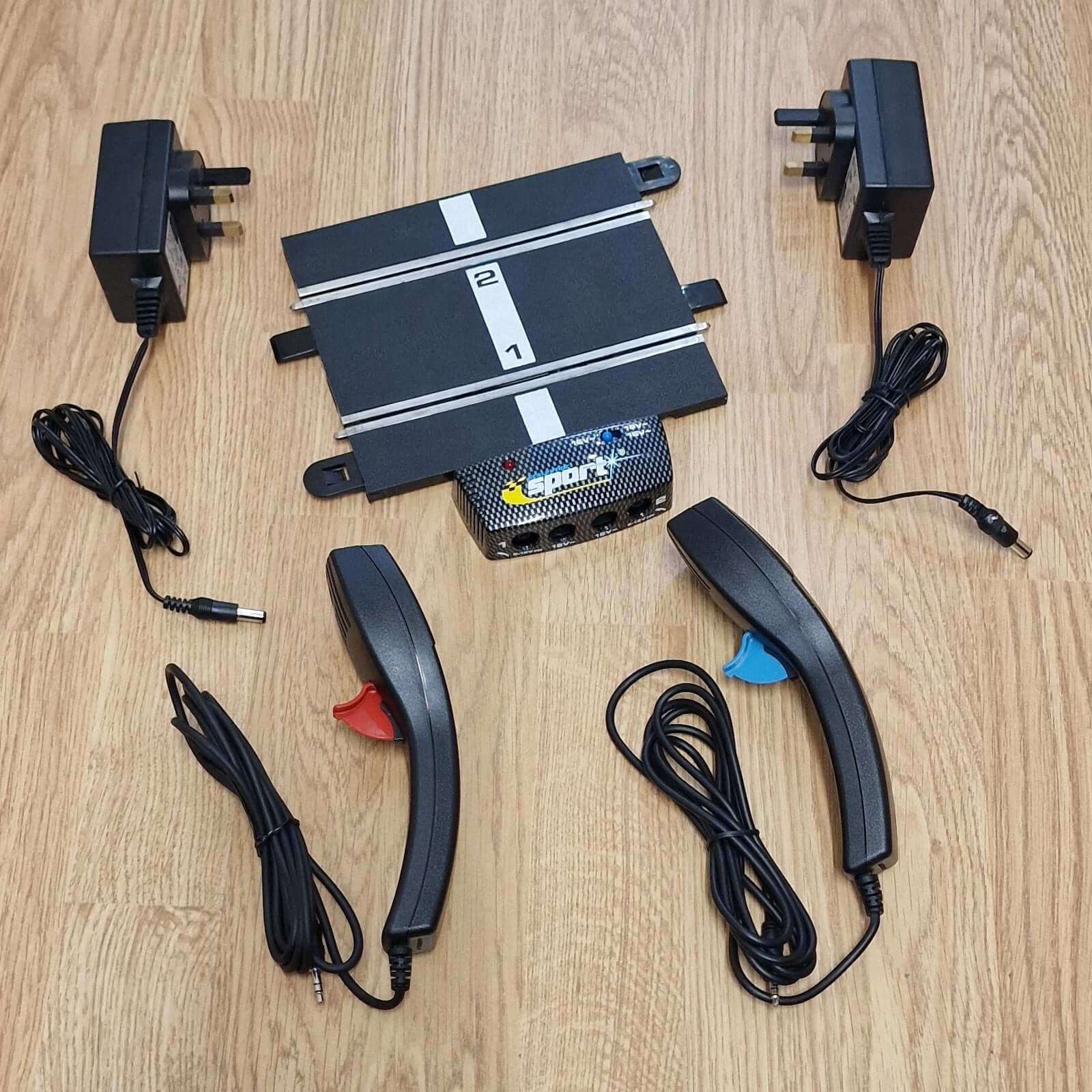 Scalextric Sport Powerbase Track C8217 + 2 Power Adaptors P9200 + Throttles #E