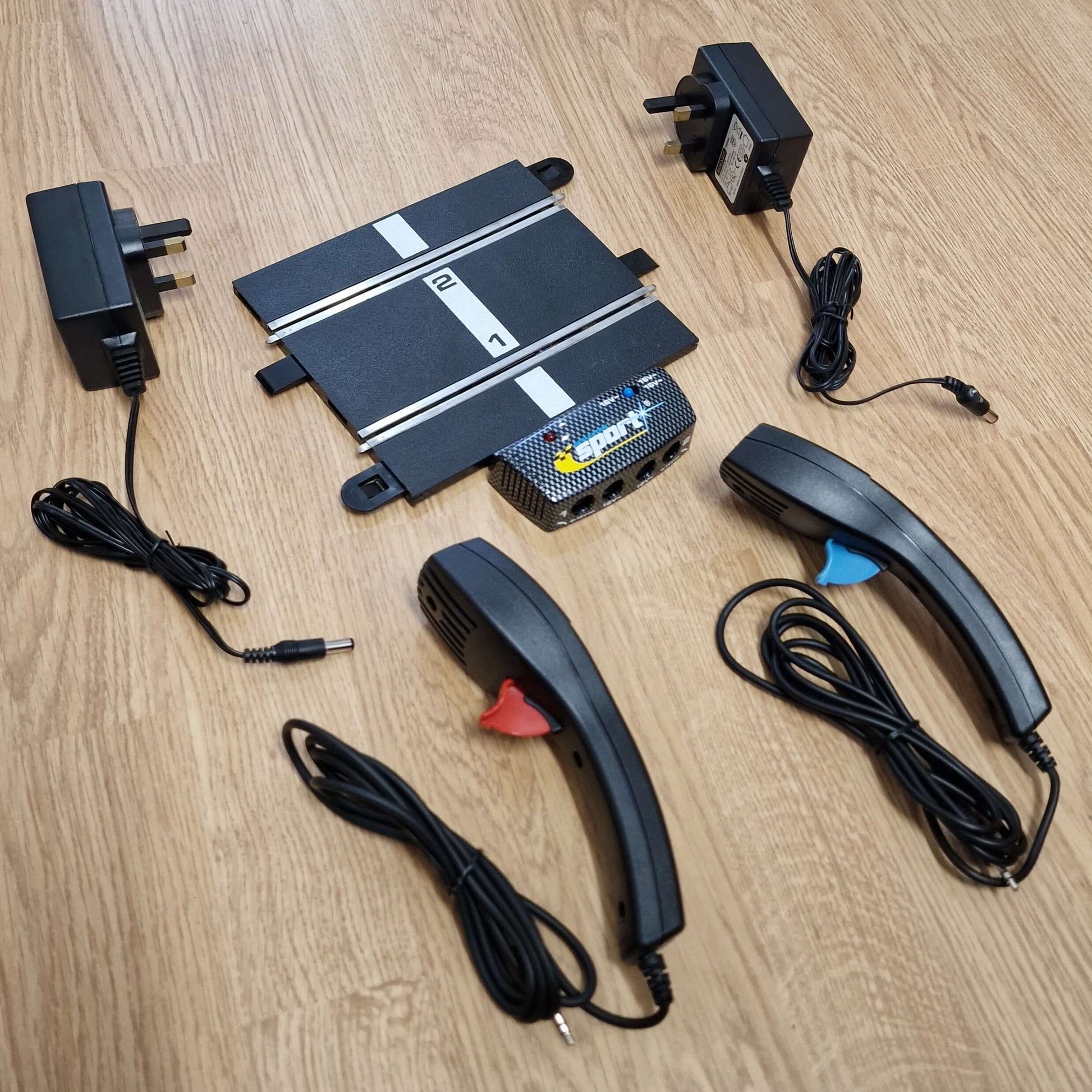 Scalextric Sport Powerbase Track C8217 + 2 Power Adaptors P9200 + Throttles #E
