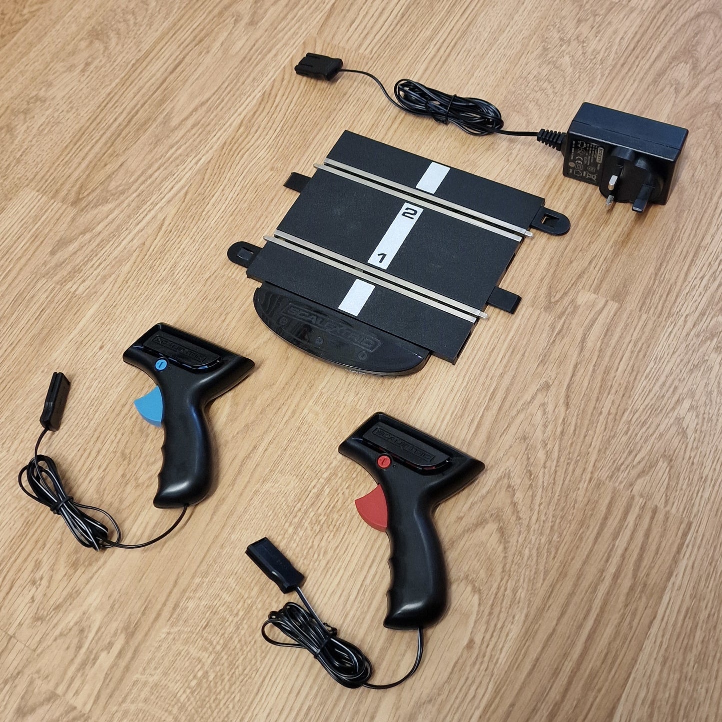 Scalextric Sport C8545 Powerbase, C8437 Speed Limiting Controllers & P9400 Plug