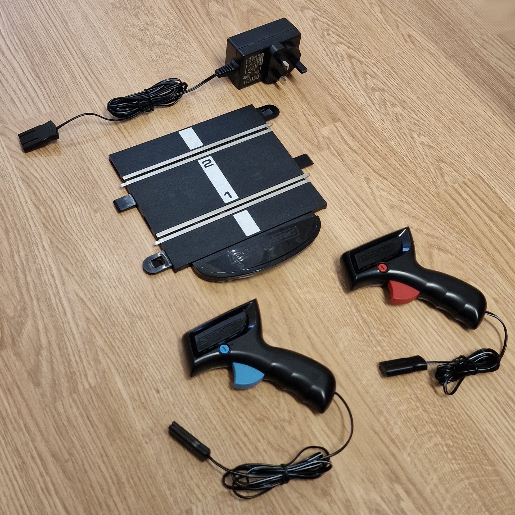 Scalextric Sport C8545 Powerbase, C8437 Speed Limiting Controllers & P9400 Plug