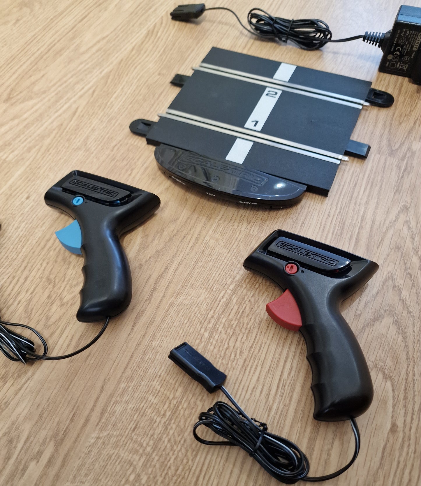 Scalextric Sport C8545 Powerbase, C8437 Speed Limiting Controllers & P9400 Plug