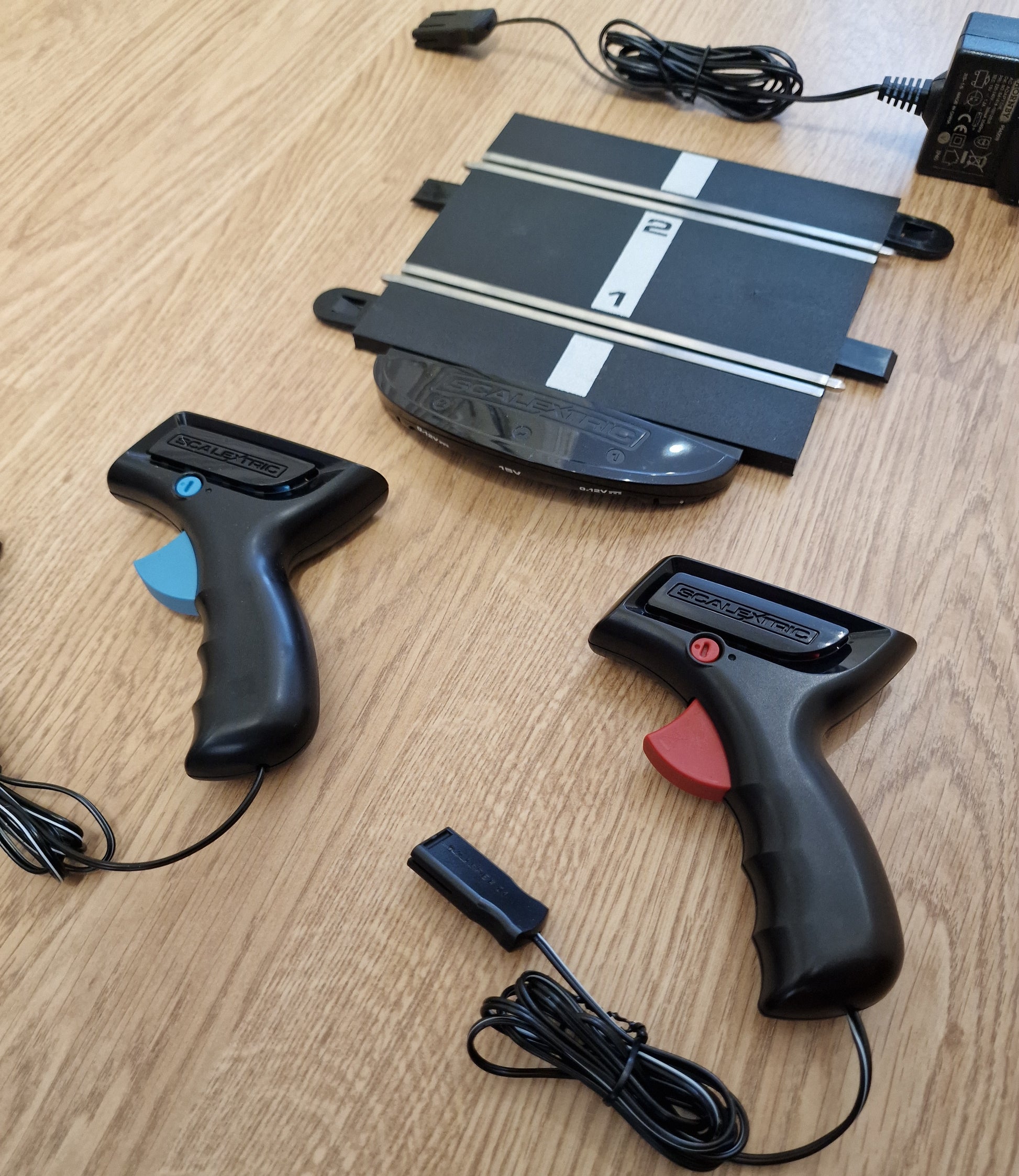 Scalextric Sport C8545 Powerbase, C8437 Speed Limiting Controllers & P9400 Plug