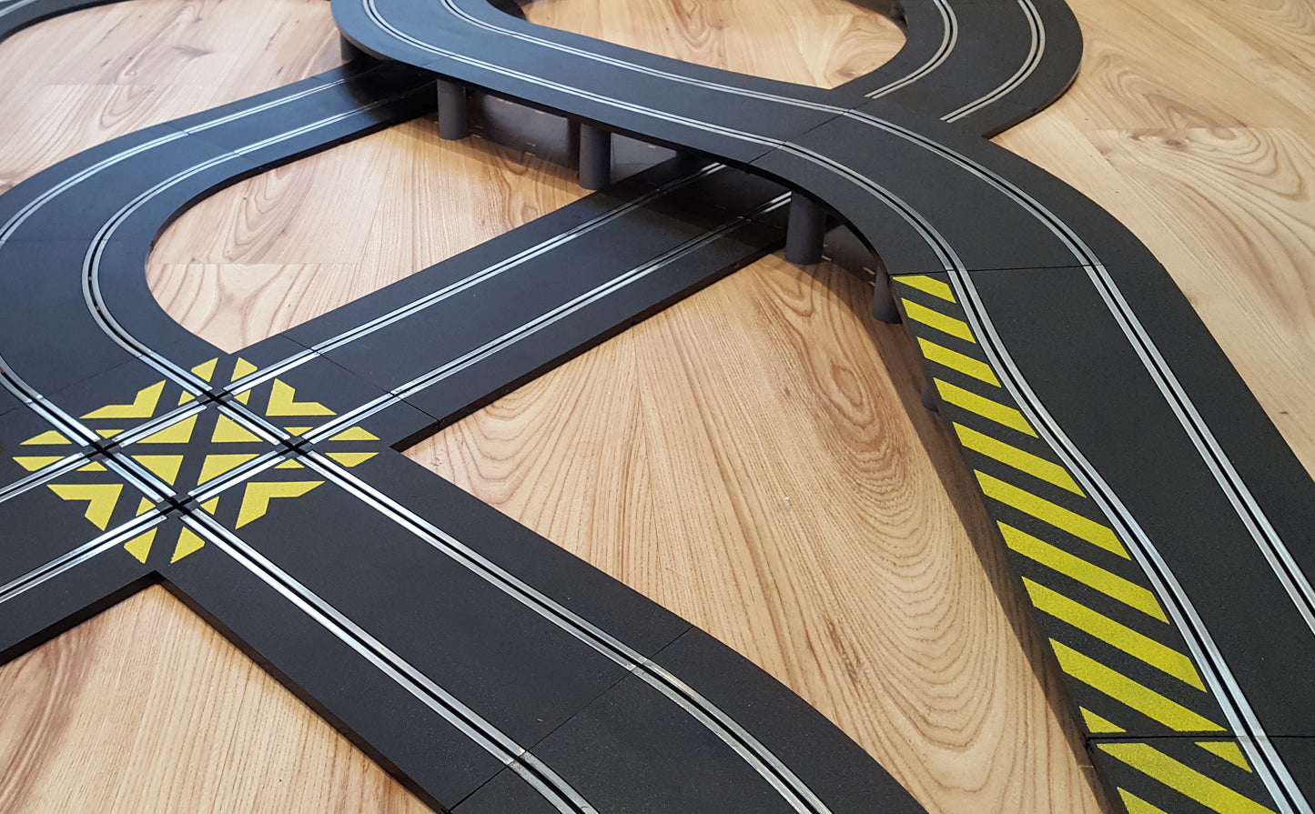 Scalextric Layout AS10 With Batman & Joker Cars *LIGHTS*