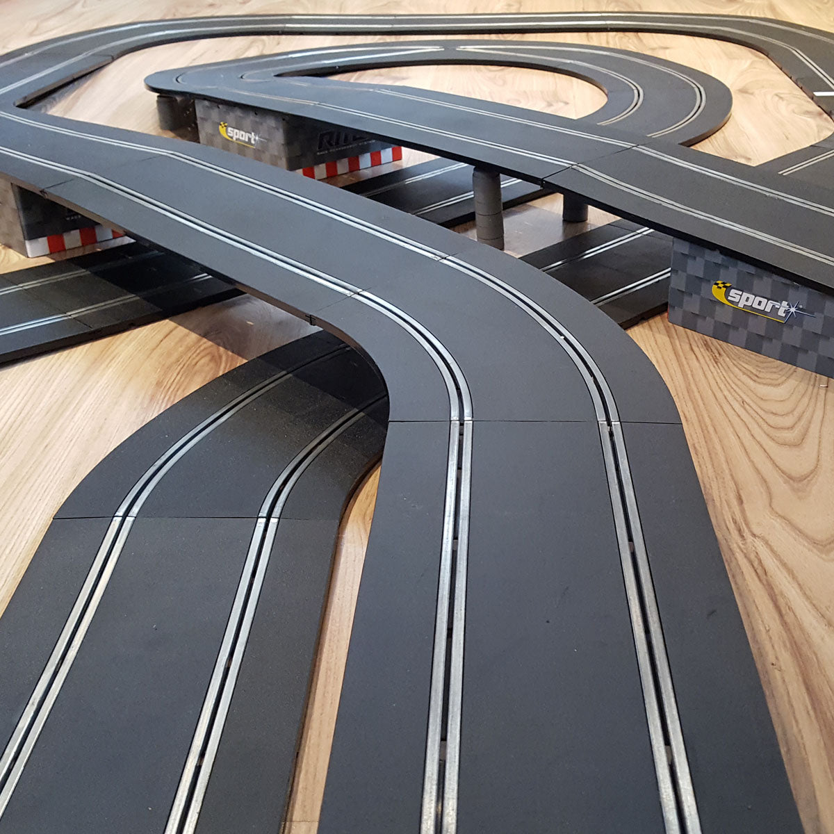 Juego de pistas Scalextric Sport 1:32 - Diseño de triple bucle 