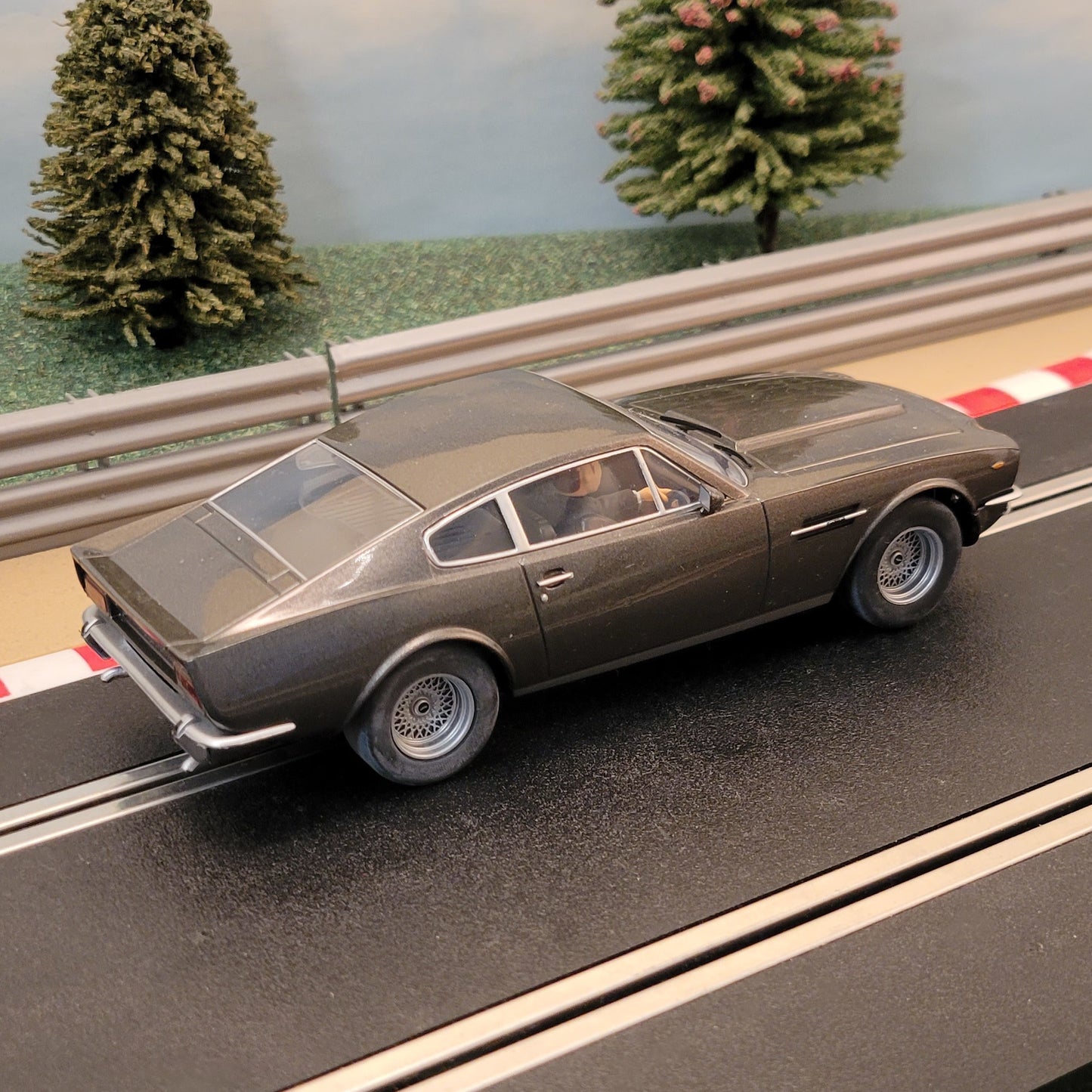 Scalextric 1:32 Car - C4203 Aston Martin V8 James Bond No Time To Die *LIGHTS*