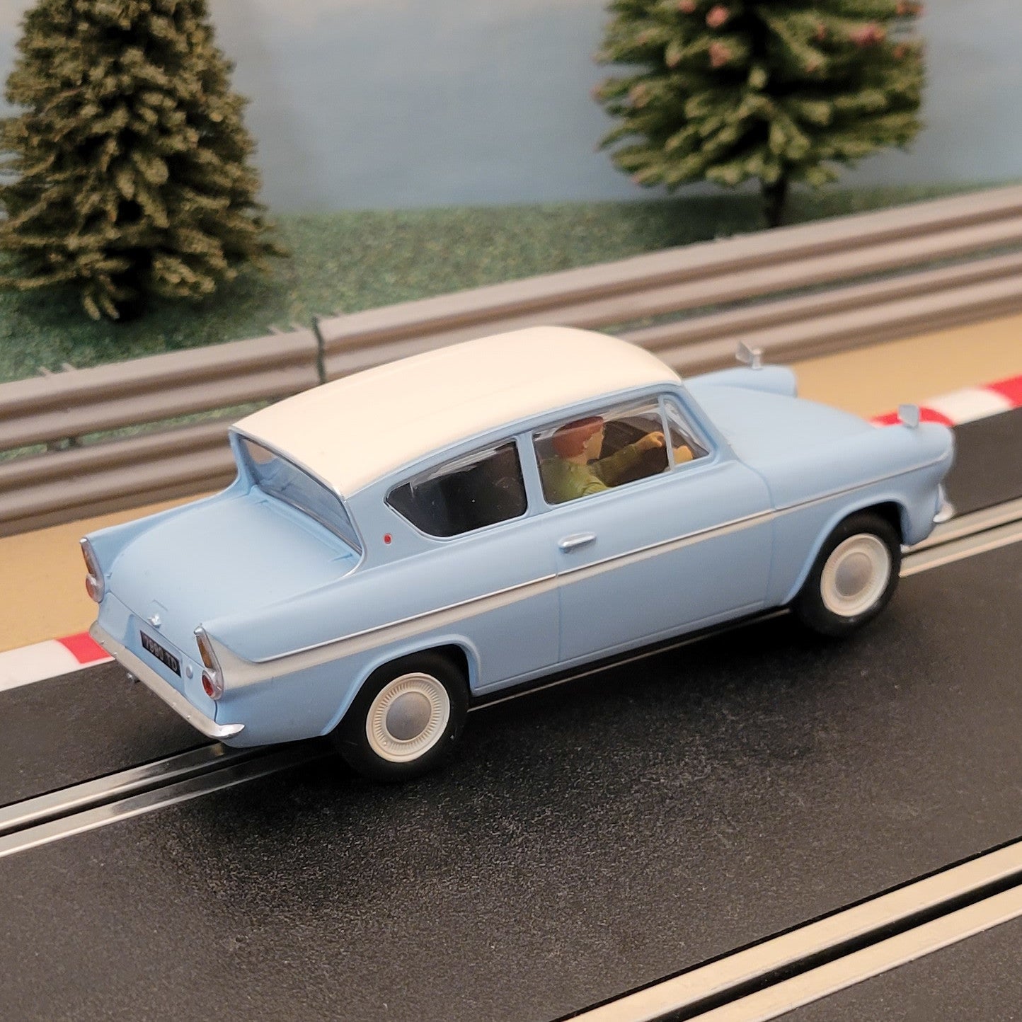 Scalextric 1:32 Car - C4504 Ford Anglia 105E Harry Potter *LIGHTS*