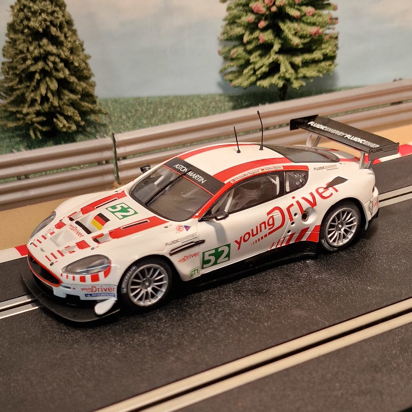 Scalextric 1:32 Car - C3196 Aston Martin DBR9 Young Driver #52 *LIGHTS*