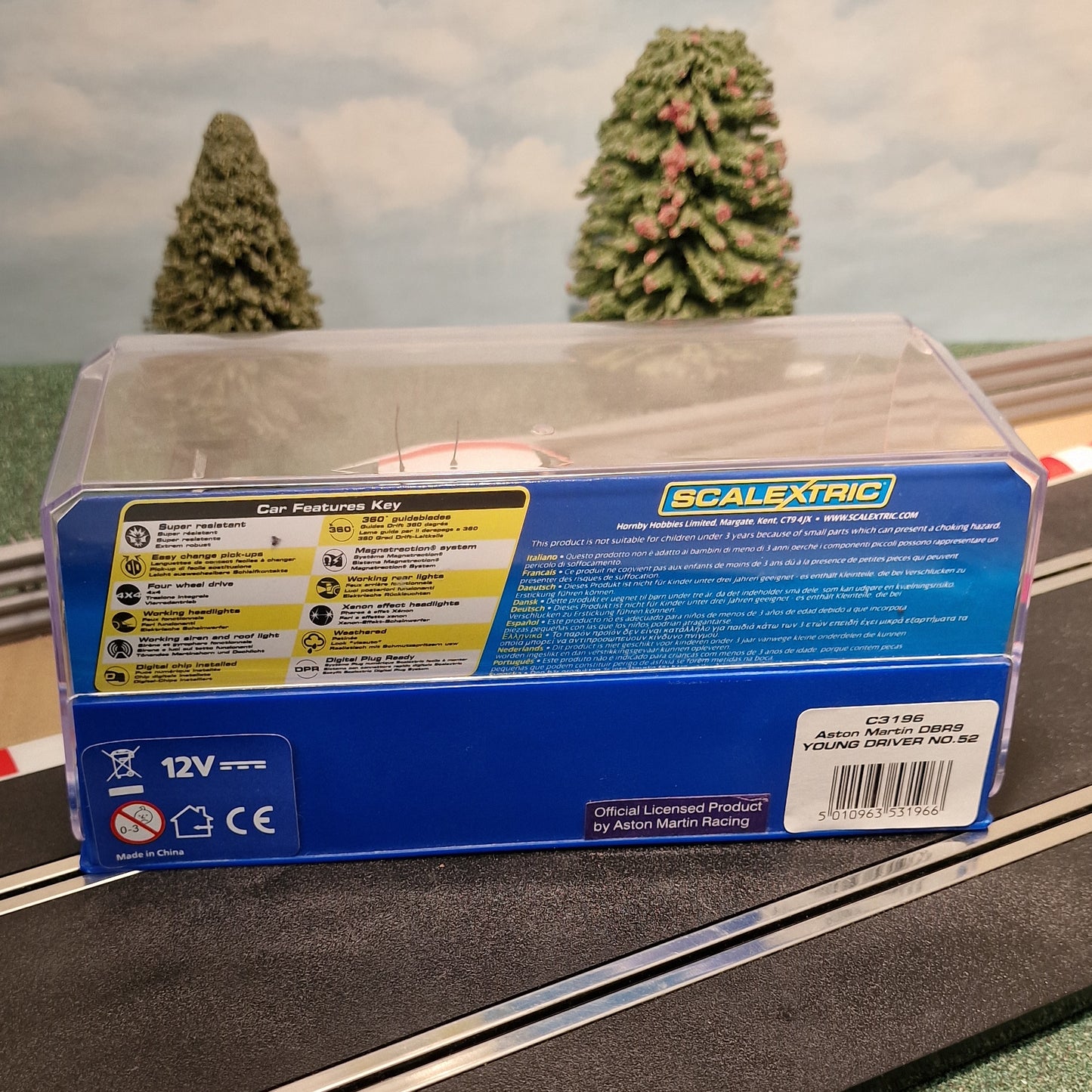 Scalextric 1:32 Car - C3196 Aston Martin DBR9 Young Driver #52 *LIGHTS*