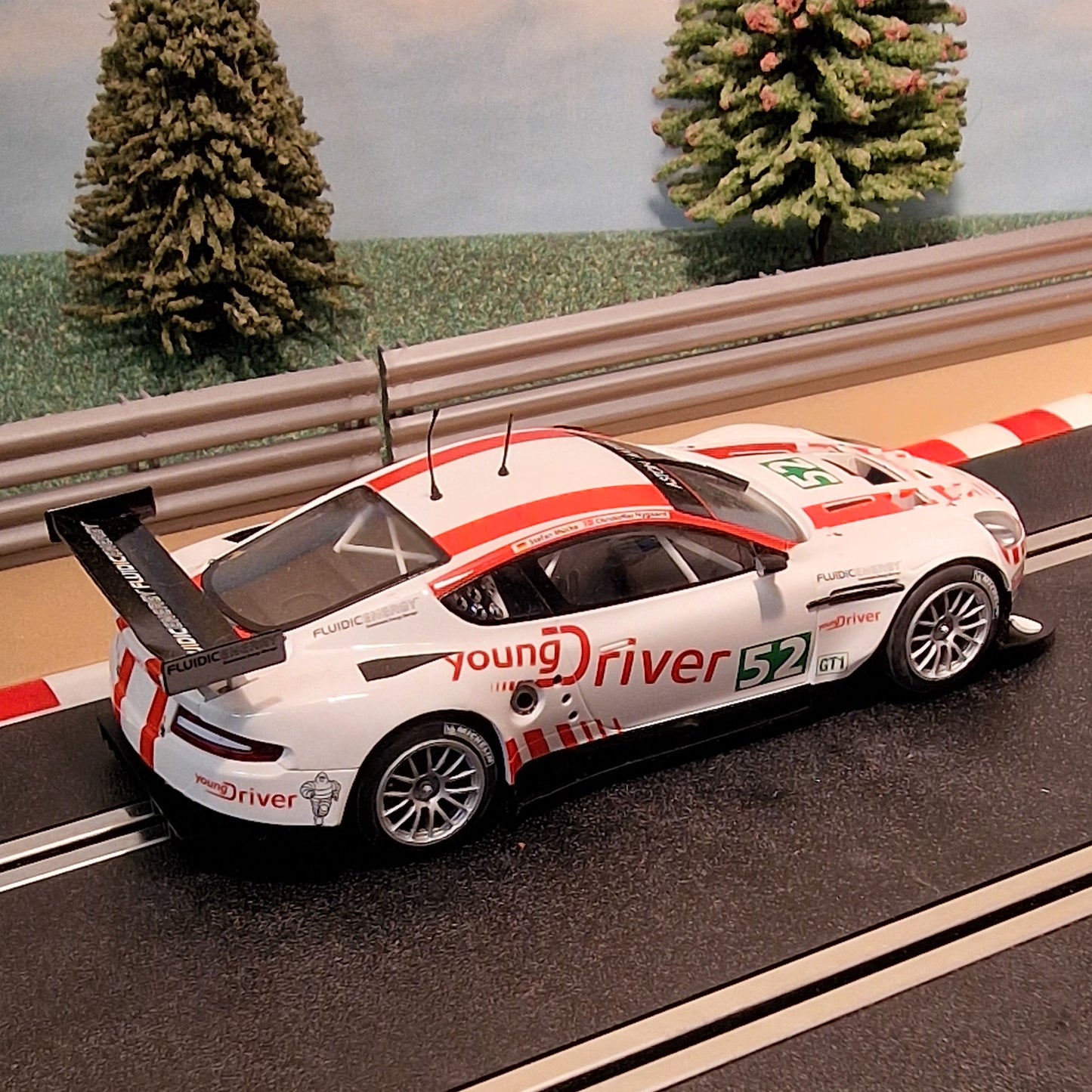Scalextric 1:32 Car - C3196 Aston Martin DBR9 Young Driver #52 *LIGHTS*