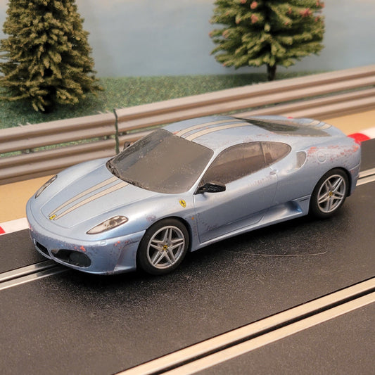 Coche Scalextric 1:32 - C3067 Azul claro y 2 rayas plateadas Ferrari F430 #D