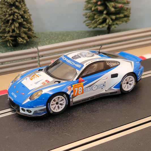 Coche Scalextric 1:32 - Azul y Blanco Porsche RSR 911 Le Mans Nº 78 *LUCES*