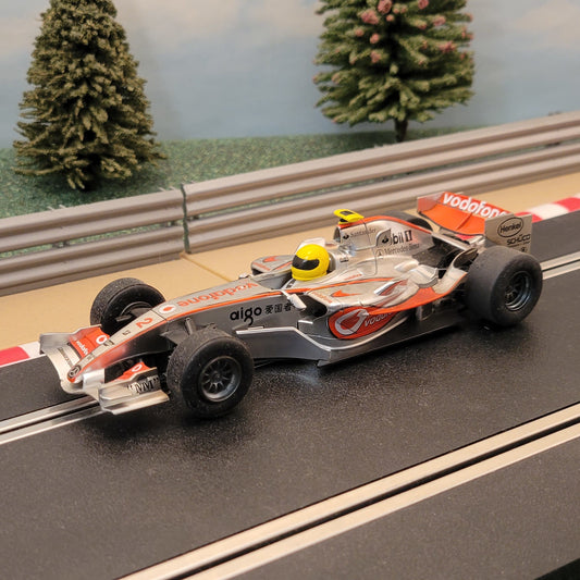 Coche digital Scalextric 1:32 - C2837D F1 Vodafone MP4-21 Lewis Hamilton #2 #MC