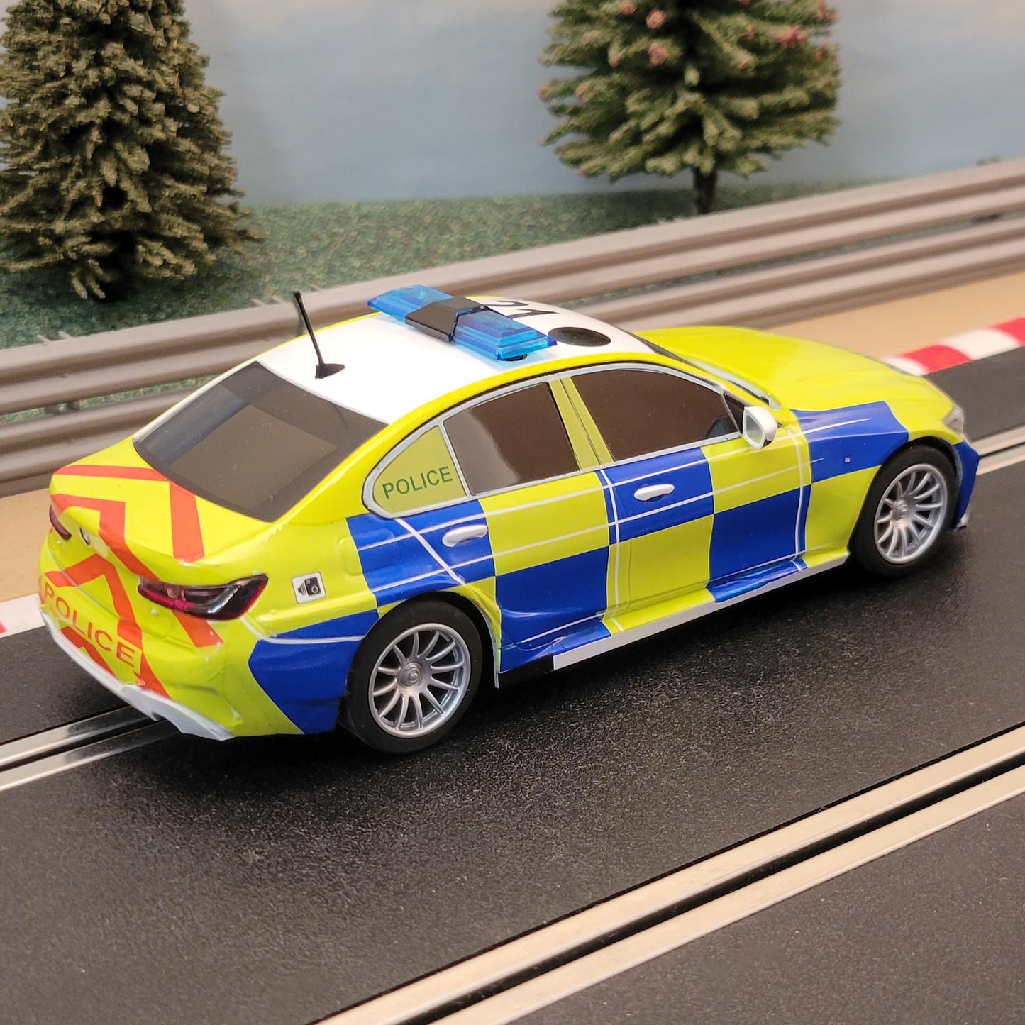 Scalextric 1:32 Car - C4165 BMW 330i M-Sport Police Car *LIGHTS & SIREN*