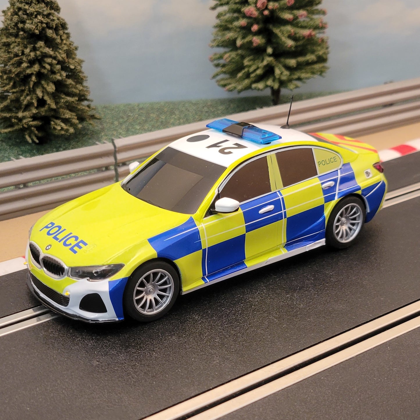 Scalextric 1:32 Car - C4165 BMW 330i M-Sport Police Car *LIGHTS & SIREN*