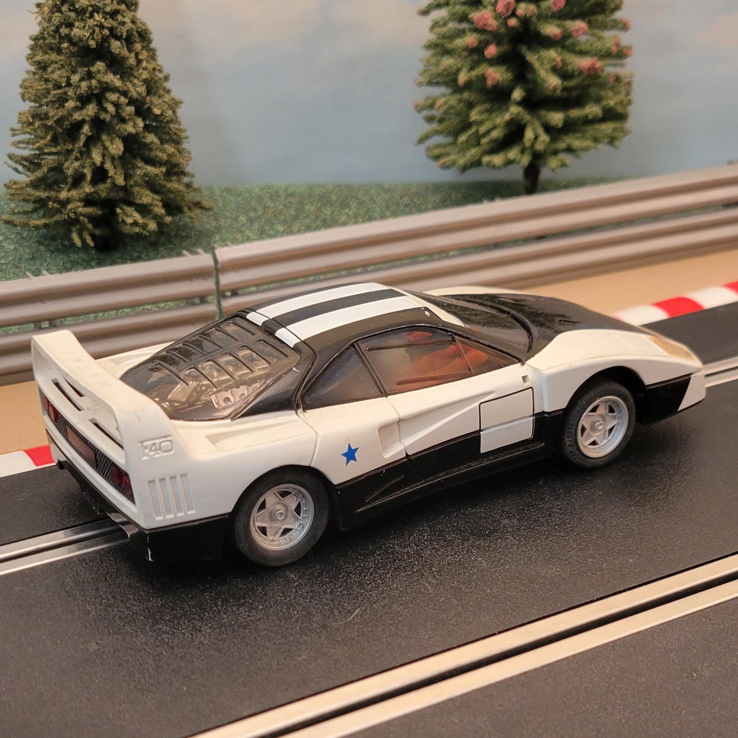 Coche Scalextric 1:32 - Ferrari F40 - Newcastle United Football Club