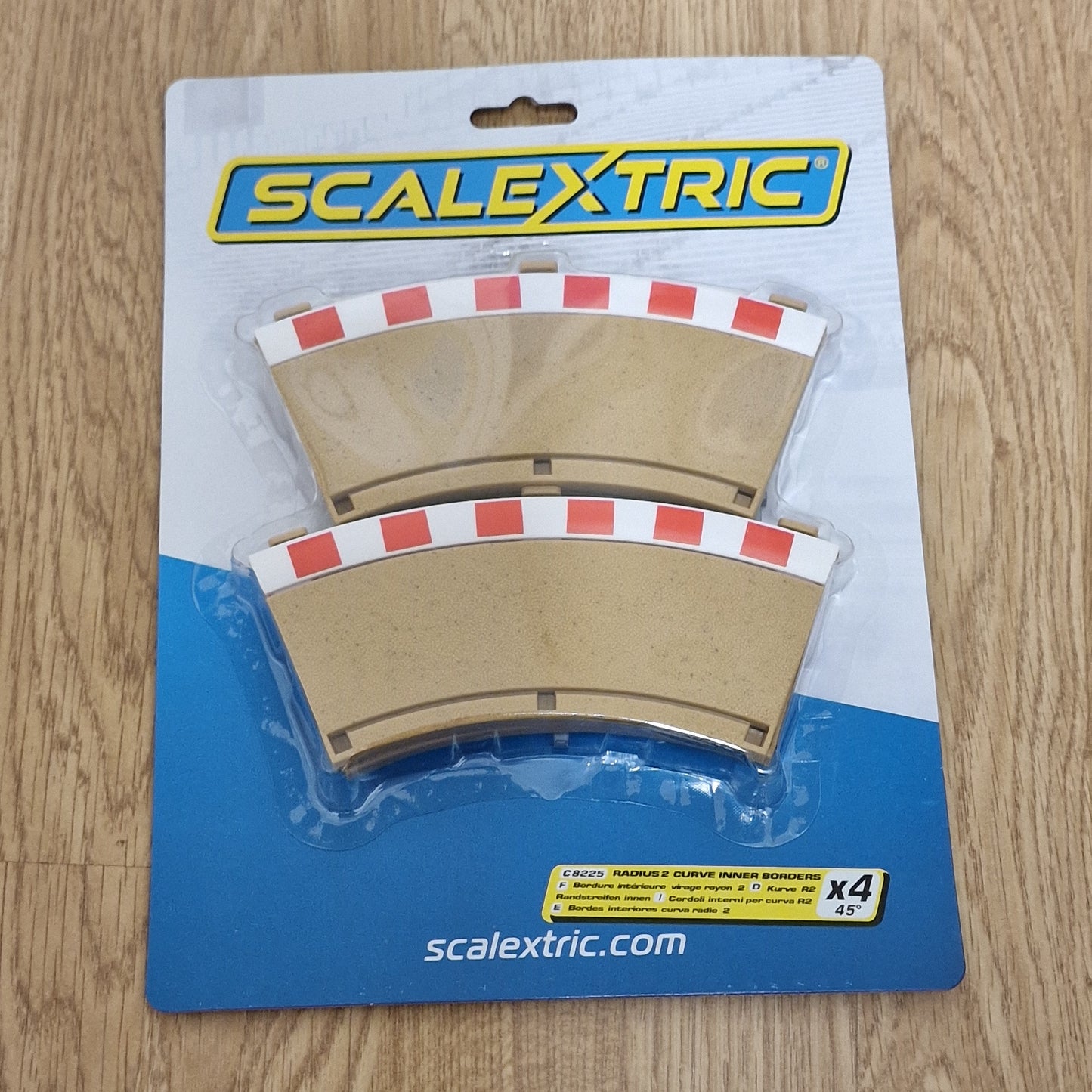 Scalextric C8225 Radius 2 Curve Inner Borders & Barriers 45° 'BC' x 4 NEW