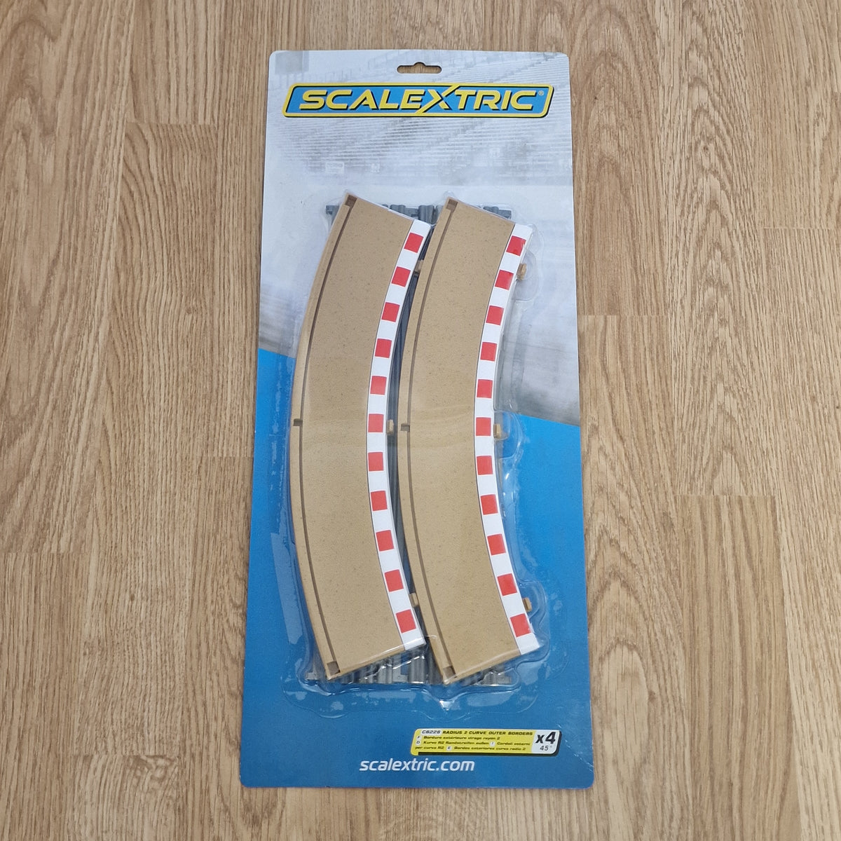 Scalextric C8228 Radius 2 Curve Outer Borders & Barriers 45° x 4 NEW